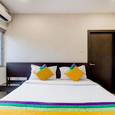 Itsy Hotels Neeranand Plaza Колката Екстер'єр фото