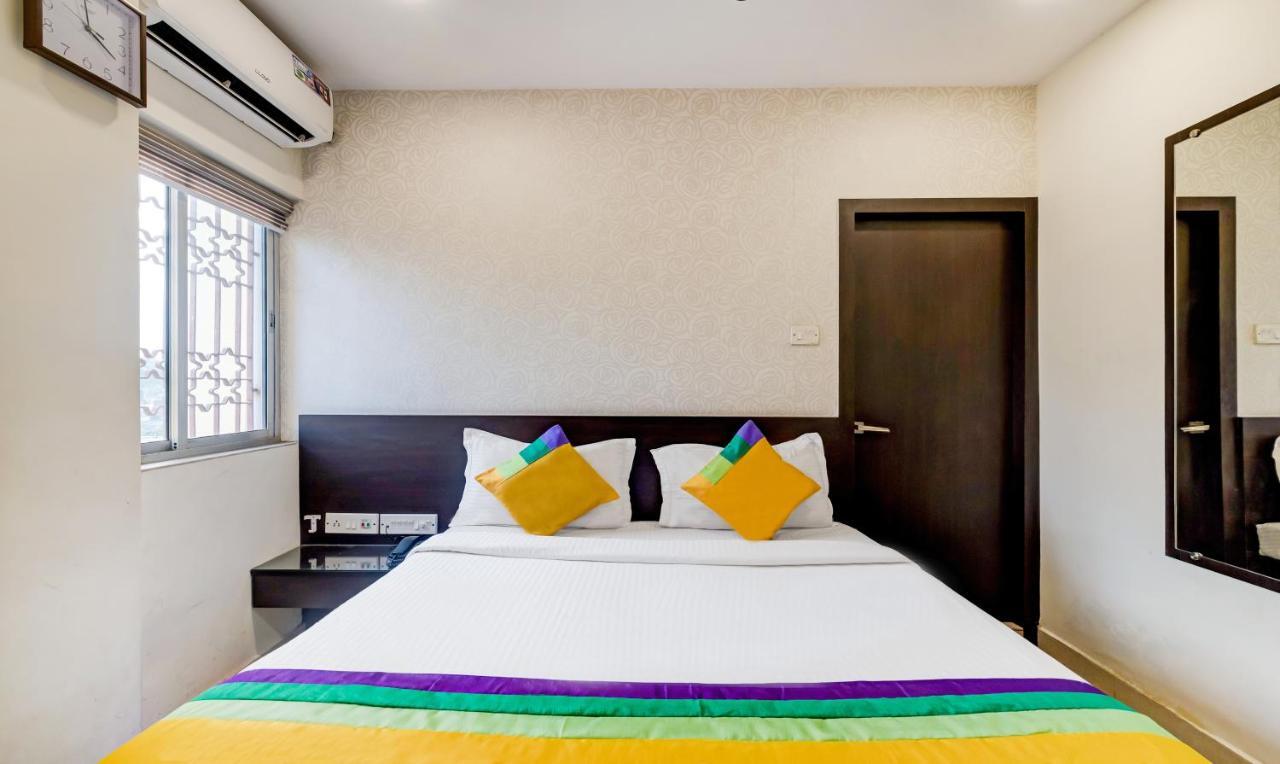 Itsy Hotels Neeranand Plaza Колката Екстер'єр фото
